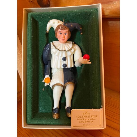 Vintage 1984 Hallmark Holiday Jester Featuring Movable Arms And Legs - Picture 3 of 4